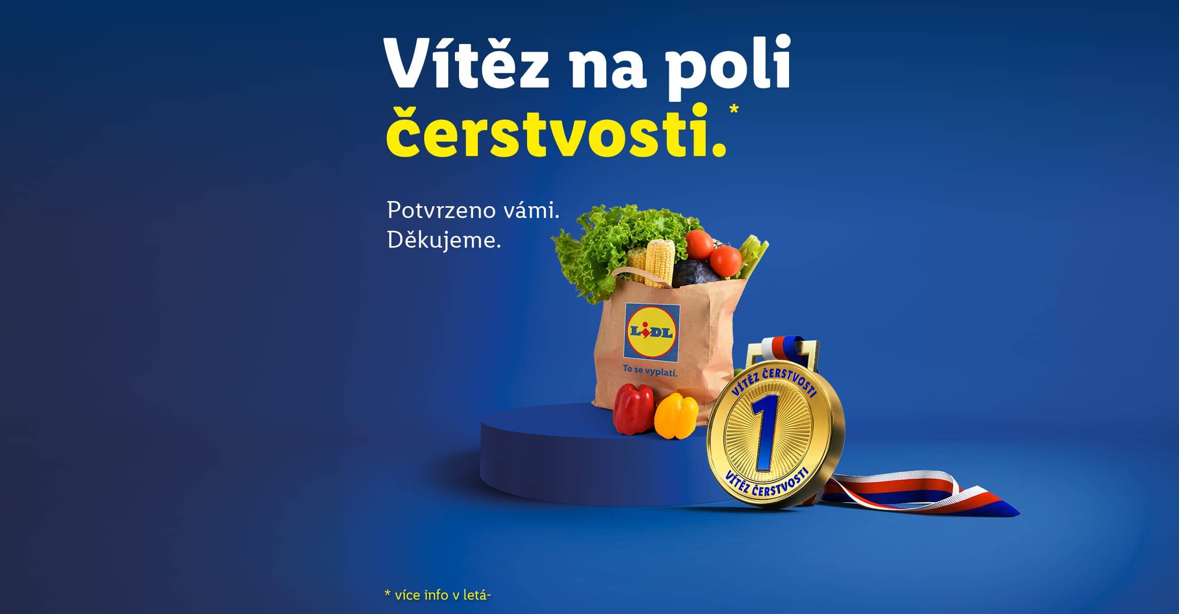 Nákupní taška plná čerstvé zeleniny a ovoce, s medailí za vítězství v čerstvosti. Text: Vítěz na poli čerstvosti. Potvrzeno vámi. Děkujeme.