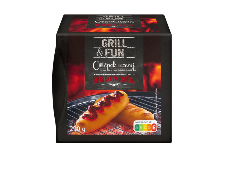 Balení uzeného oštěpku s brusinkovou omáčkou, s nápisem „Grill & Fun“ a Nutri-Score.