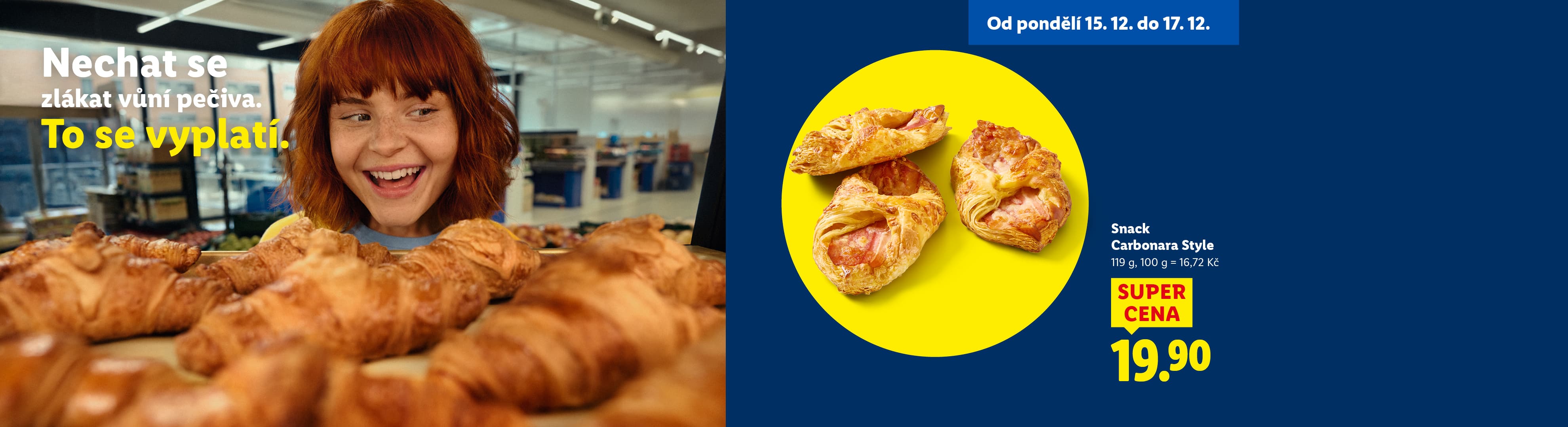 Žena se usmívá na čerstvé pečivo, vedle je reklama na snack Carbonara Style za 19,90 Kč.