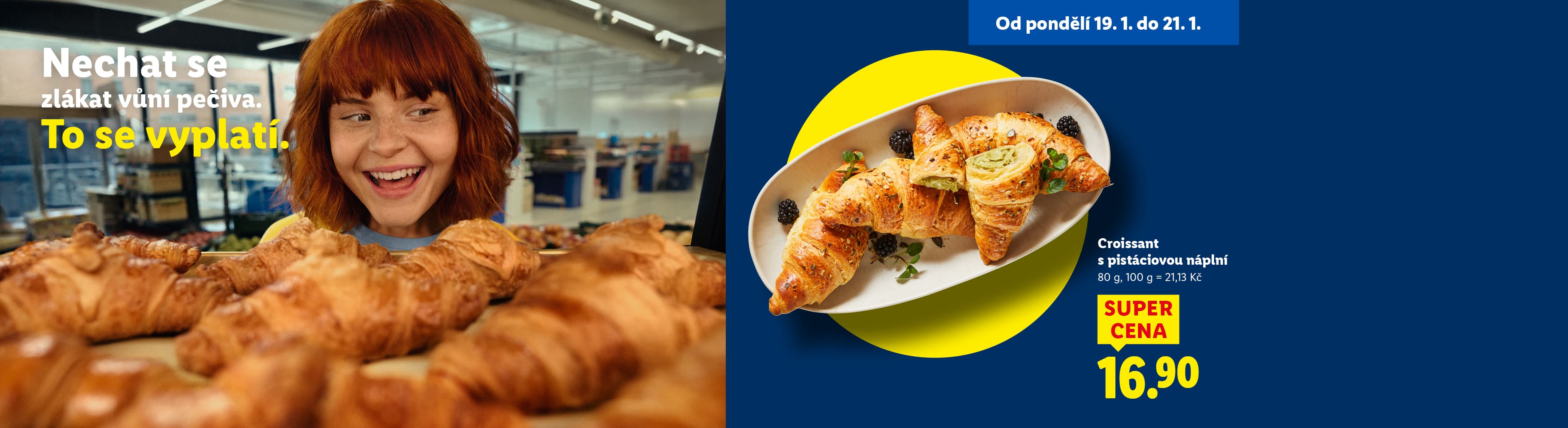 Žena se usmívá na čerstvé pečivo, vedle je croissant s pistáciovou náplní za akční cenu.