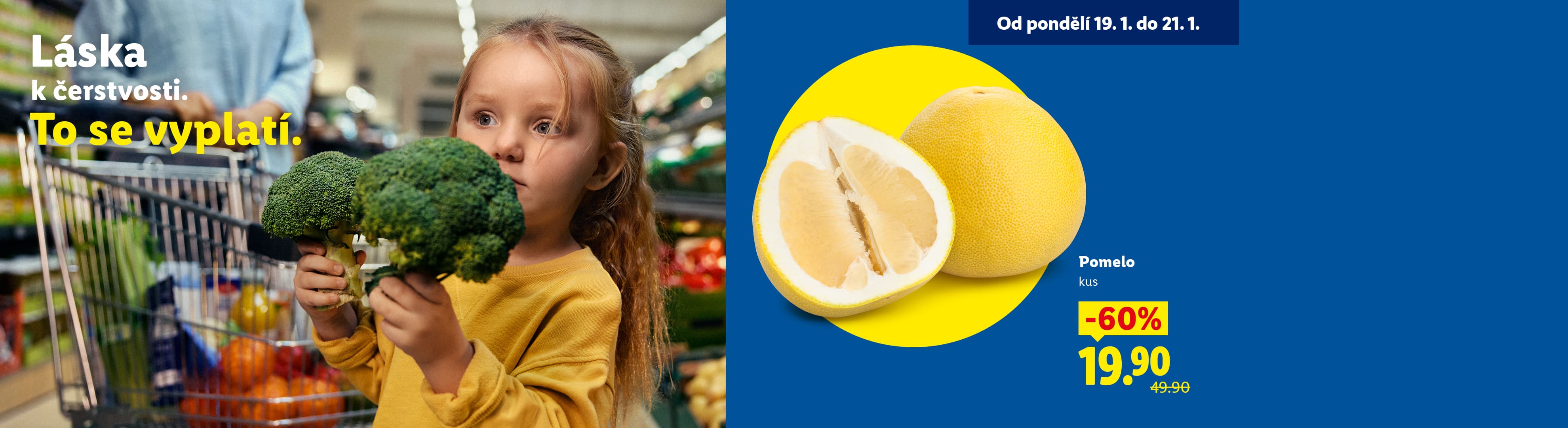 Dívka drží brokolici v obchodě, zatímco pomelo je v akci se slevou 60 %.