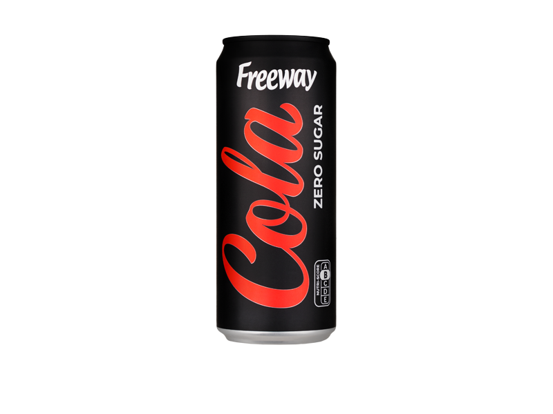 Černá plechovka koly s červeným nápisem „Cola Zero Sugar“ a Nutri-Score A.