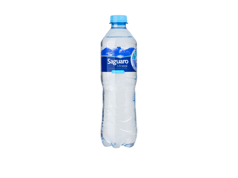 Láhev minerální vody s modrým štítkem a modrým víčkem.