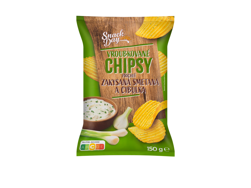 Vroubkované bramborové lupínky s příchutí zakysané smetany a cibulky, 150g.