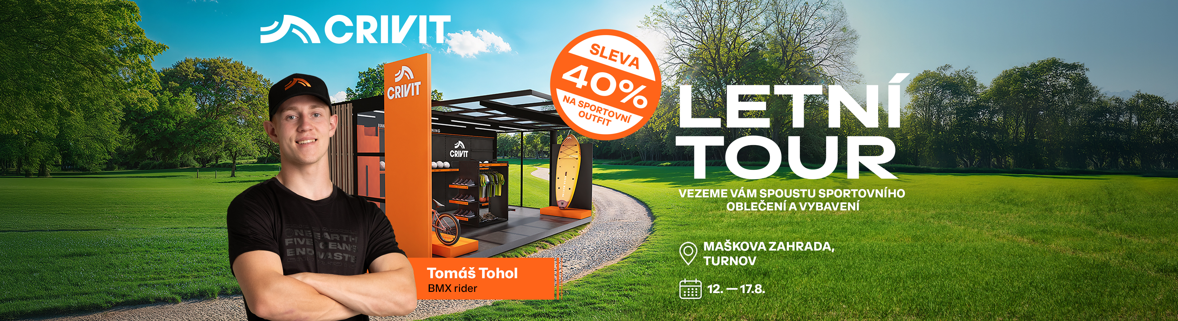 Reklamní banner Crivit na „Letní Tour“ s 40% slevou na sportovní oblečení a vybavení, konající se v Maškově zahradě, Turnov, od 12. do 17. srpna.