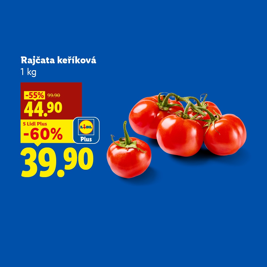 Červená rajčata na modrém pozadí s cenovkami a slevami.