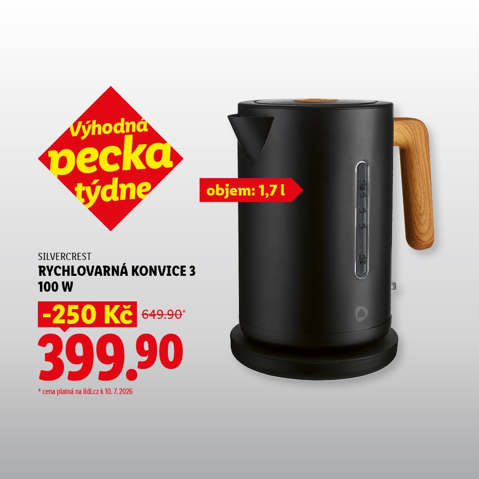 Černá rychlovarná konvice s dřevěnou rukojetí, objem 1,7 l, v akci za 399.90 Kč.