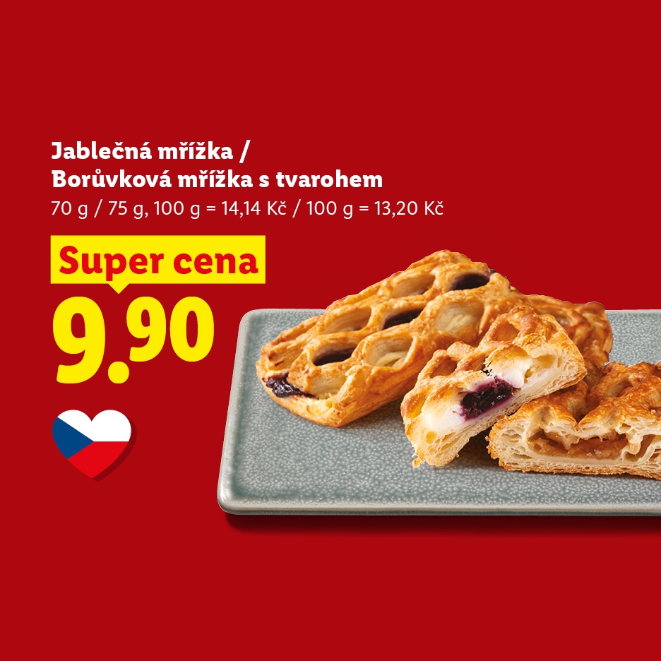 Jablečná a borůvková mřížka s tvarohem na talíři, s cenou 9.90 Kč a nápisem 'Super cena'.