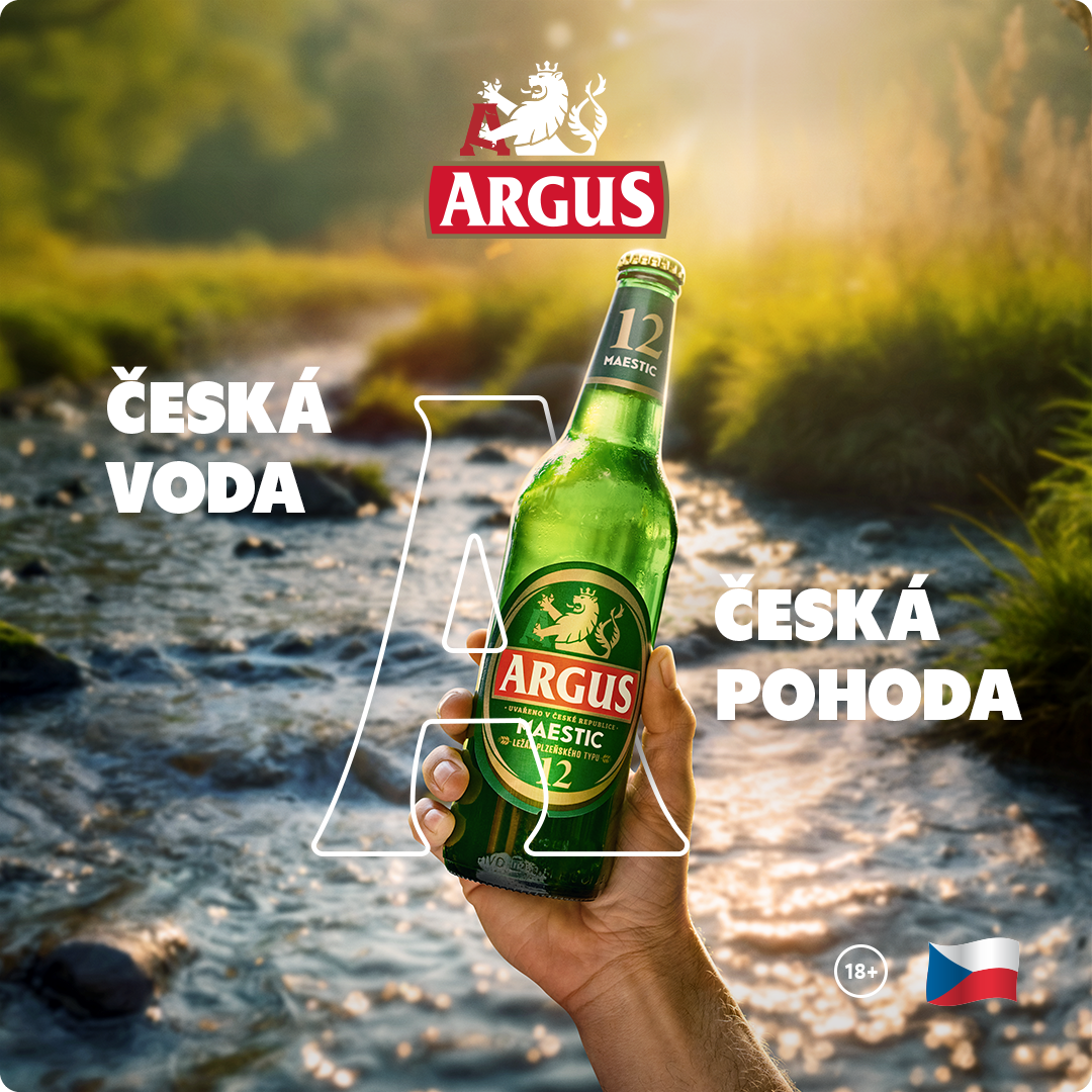 Ruce drží pivo Argus 12° Majestic u českého potoka. Česká voda, česká pohoda.