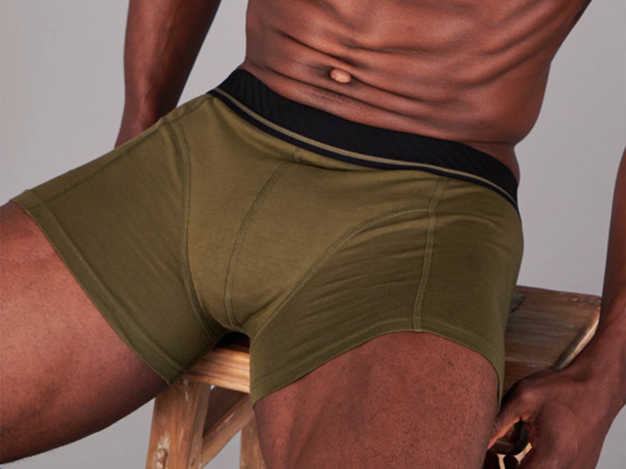 Khaki boxerky.