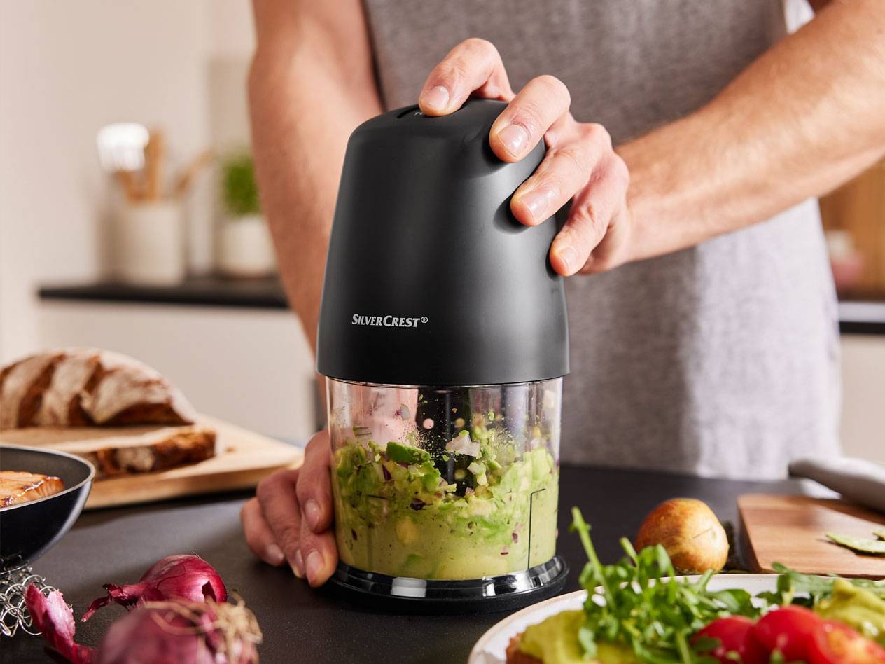 SilverCrest mini sekáček s guacamole.