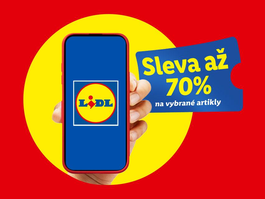 Ruka držící mobilní telefon s logem Lidl a modrý kupón s textem Sleva až 70 % na vybrané kousky oblečení.