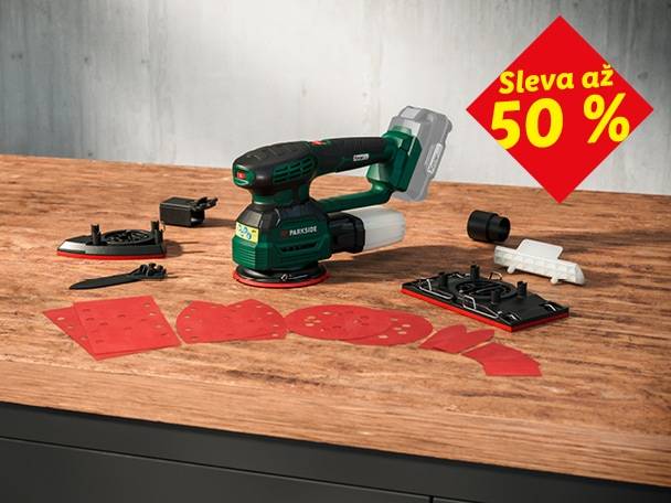 Akumulátorová bruska s příslušenstvím a brusnými papíry na dřevěném stole, sleva až 50 %.