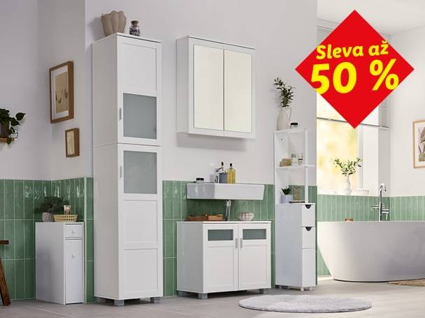 Koupelnový nábytek v bílé barvě s zelenými obklady a nápisem 'Sleva až 50 %'.