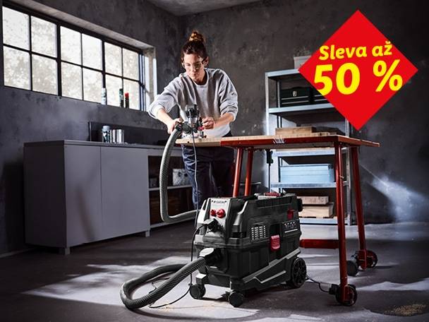 Žena používá frézku s vysavačem v dílně, sleva až 50 %.