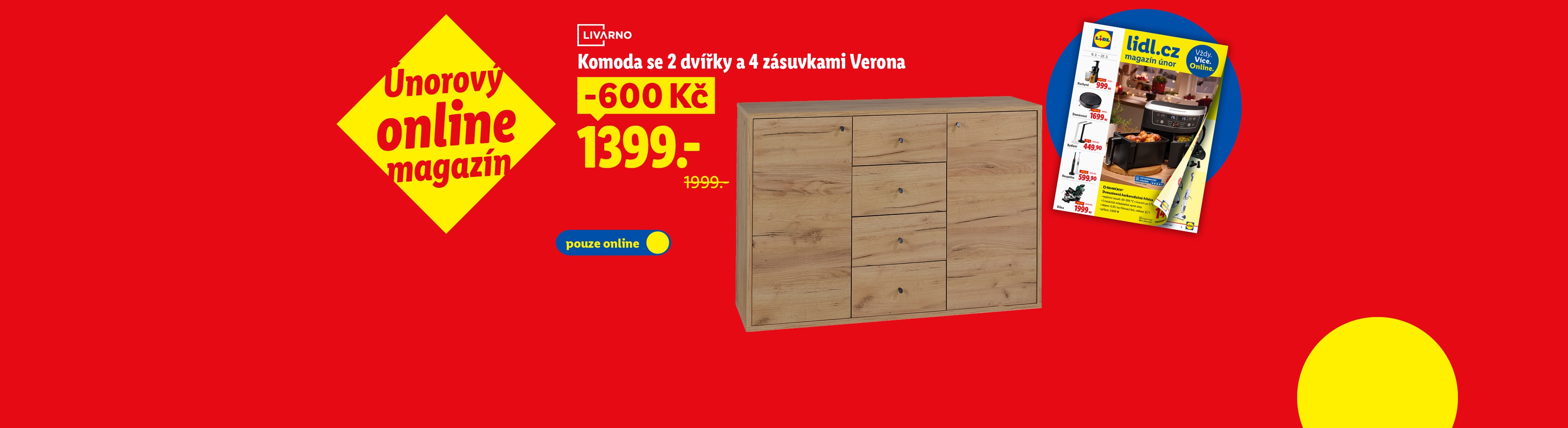 Červené pozadí s dřevěnou komodou, online magazínem a letákem s kuchyňskými spotřebiči.